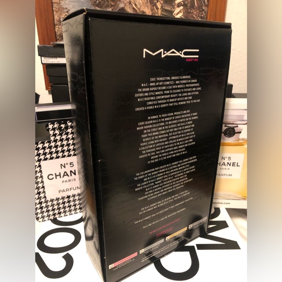 MAC Cosmetics Barbie Doll Gold Label BNIB brand new in box! Mattel - Picture 6 of 8